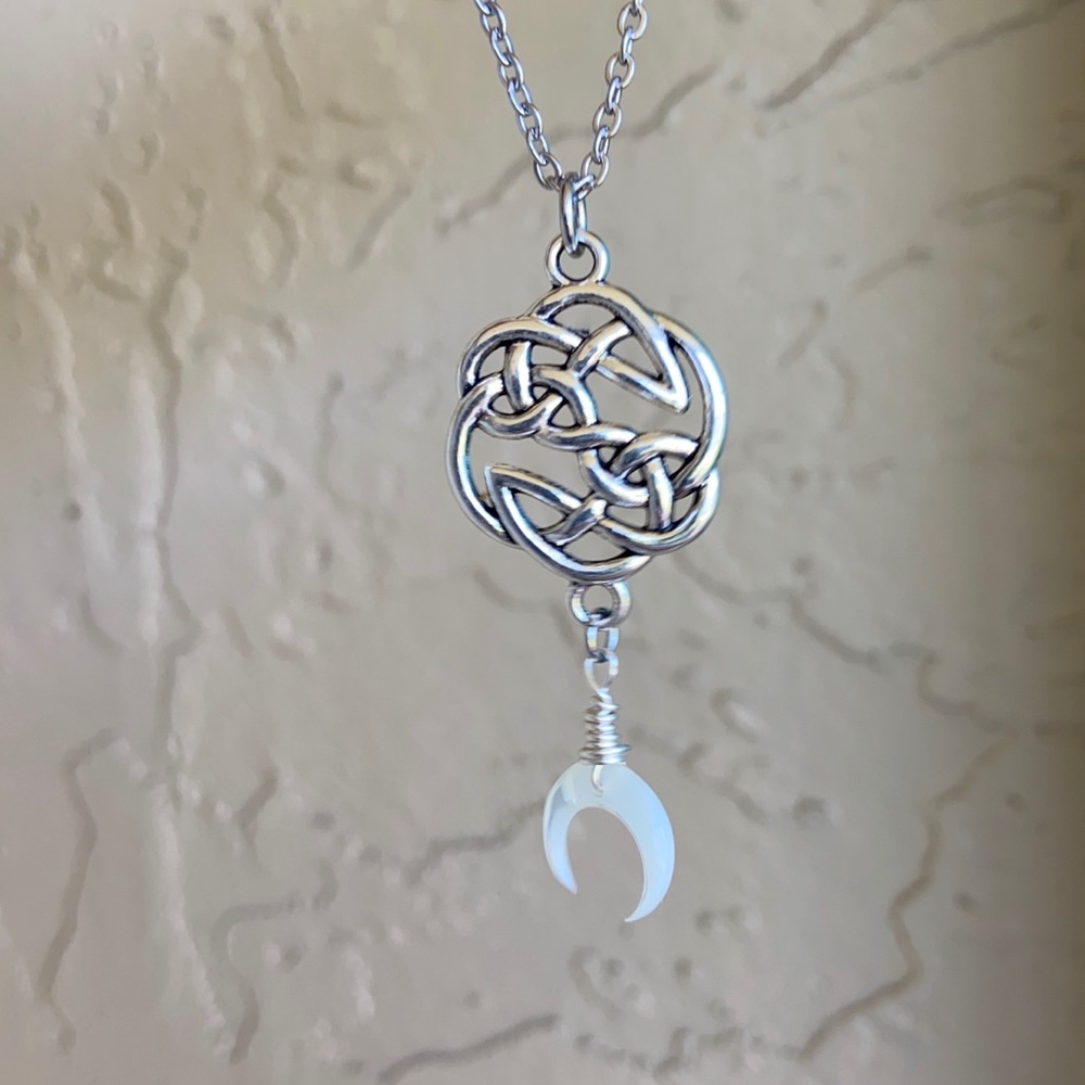 Celtic knot charm & mother of pearl moon - Picture 9 of 11